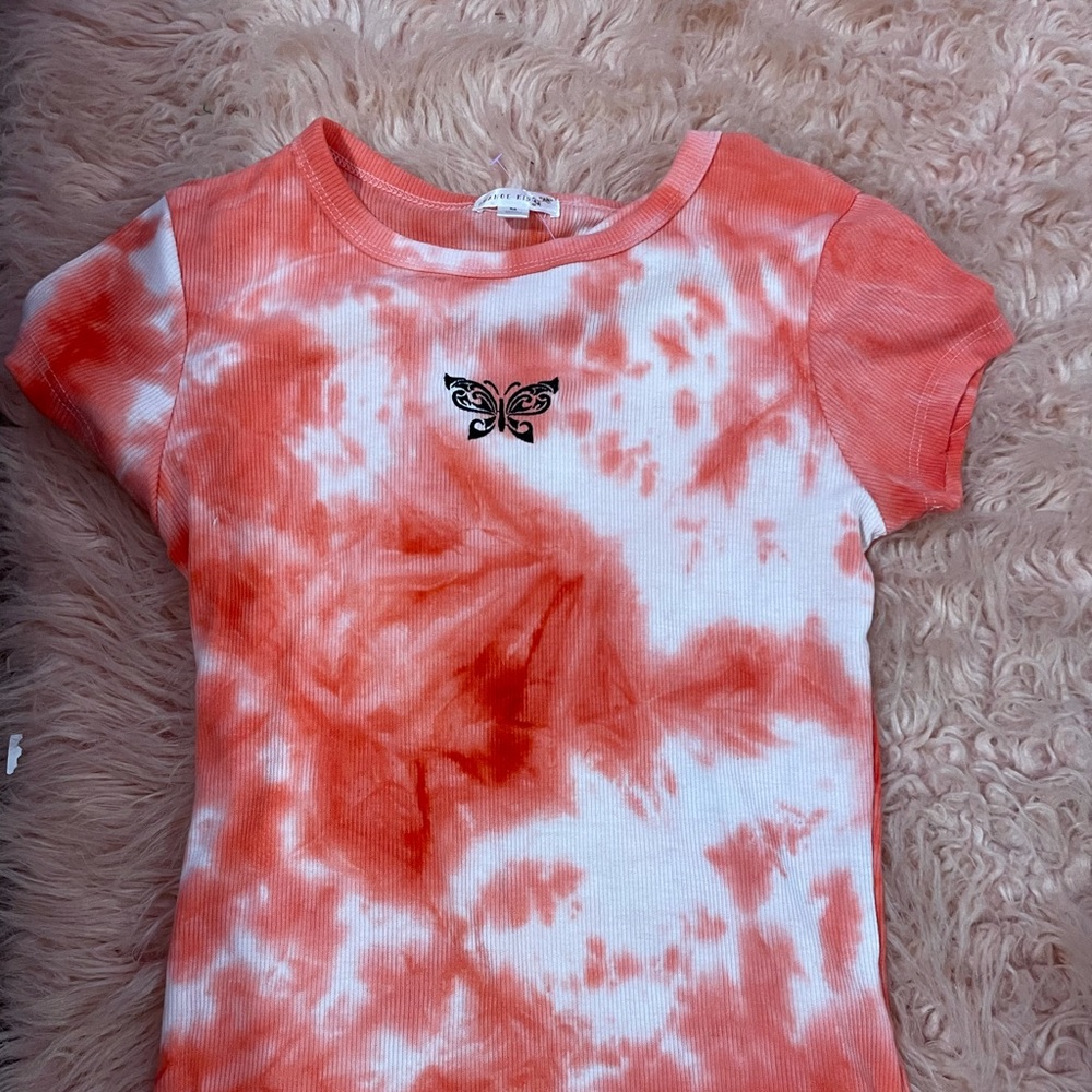 im selling these clothes, some are medium and small - Picture 9 of 9